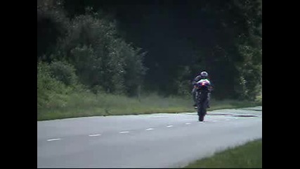 Suzuki Gsxr 750 K4 Wheelie