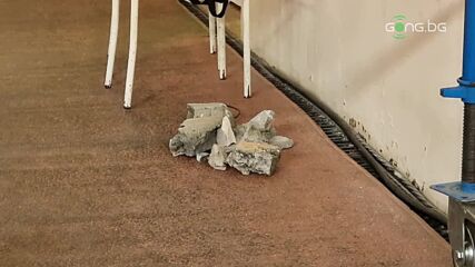 Огромните камъни, с които са изпотрошени стъклата на залата на ЦСКА