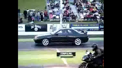 Nissan GT-R Vs YAMAHA R1 Drag Race