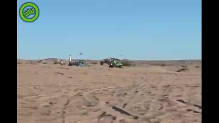 Хлапе кара пустинно бъги из пустинята