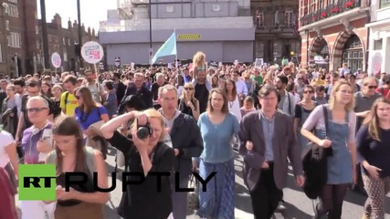 UK: Thousands of Londoners chant "Refugees are Welcome Here"