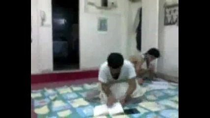 Този Се Изпърдя Жестоко ..