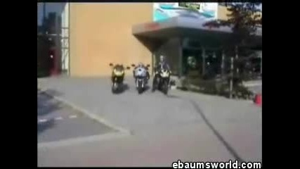 Голям идиот се пребива с мотор