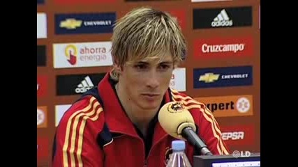 Играчите на Испания изказват благодарности към бившия си трениор - Luis Aragones