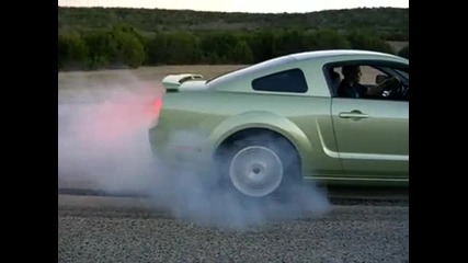 Готин Burnout С Mustang Gt