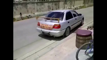 Много бързо влизане в кола