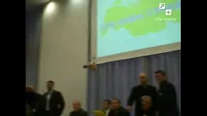 Голям смях: летящ пенис -