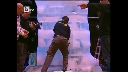 Мъж прекара 3 дни в леден блок от 8 тона 