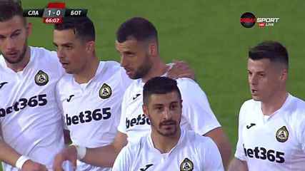 Косъма поведе Славия към финала след дузпа