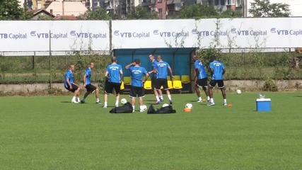 Илиан Илиев ще разчита на 30 футболисти за първия лагер