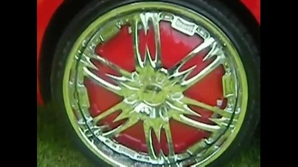 Dodge Charger с въртящи джанти 