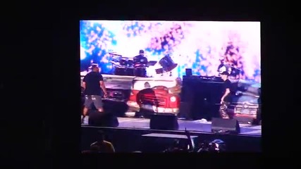 Bonnaroo 2011, Eminem performing Forever by Drake