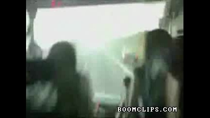 Торнадо Вдига Автобус Във Въздуха