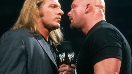 Леденият се надъхва на Трите Хикса - WWE АРХИВ