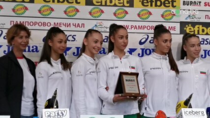 Весела Димитрова и ансамбълът с награди за треньор и отбор на месец май
