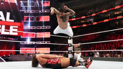 Jey Uso delivers a flurry of assaults to Chad Gable & Shelton Benjamin: Royal Rumble 2018 (WWE Network Exclusive)