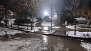 Поледица затруднява движението на автомобили и пешеходци в Русе