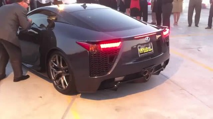 Lexus Lfa revving!