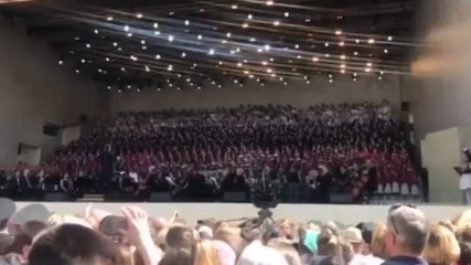 Детски хор в Москва пее "Върви, народе възродени!"