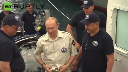 Putin Goes Under the Sea in Minisub During Crimea Visit