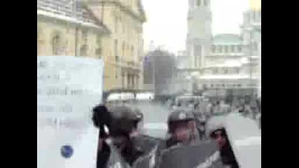 !!! Протестите В София Атаката На Куките...