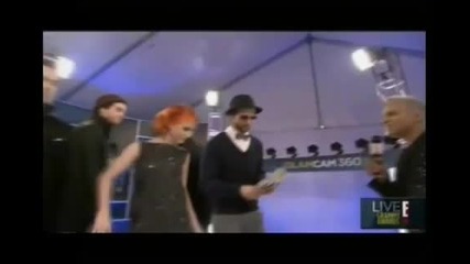 Grammy 2010 - Paramore on red carpet