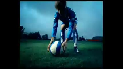 Arshavin on really (really really) shitty commercial 