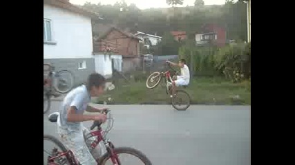 Dimi I Milen Qk Nomer Na Zadnto Kolelo.avi