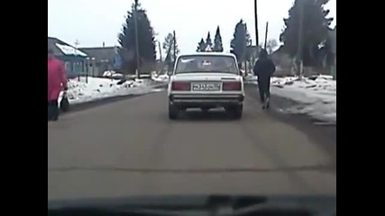 лада се разпада в движение