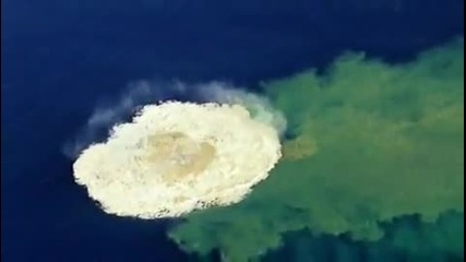 Изригване на подводен вулкан 