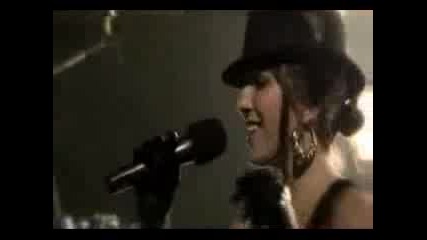 Rihanna - Hate That I Love You Live @ Walmart Soundcheck