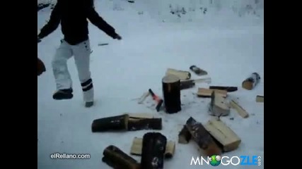 Как не се държи брадва - 100% смях!
