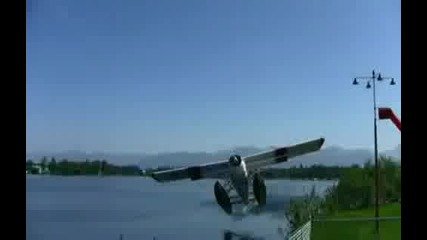 Самолет за малко не уби човек !
