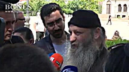 Миряни на протест срещу кандидатурата на Арсений за сливенски митрополит