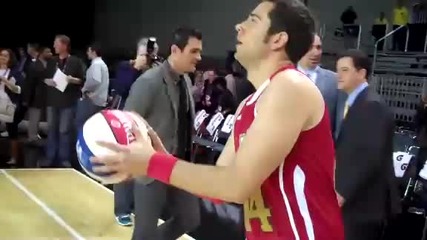 Zachary Levi at the Nba All Star Celebrity Game 2011