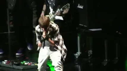 Justin Bieber in the Nyc Jingle Ball - Pray (hd) Live on December 10th, 2010 