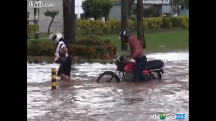Дупка под водата