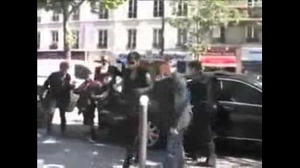 Риана На Пазар, Папараците Я Преследват