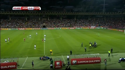 Финт, финт и... фен на терена по време на Армения-Португалия