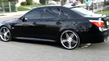 Bmw E60 M5 прави Burnout