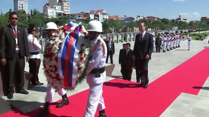 Cambodia: Medvedev pays respects to late king of Cambodia during state visit