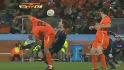 Испания - Холандия - Карате удар на Xabi Alonso 