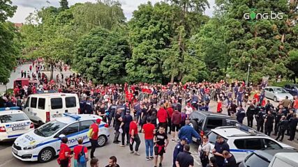 Феновете на ЦСКА влизат откъм Г