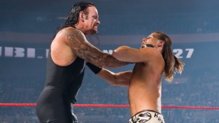 The Undertaker and Shawn Michaels kick off the Royal Rumble Match: Royal Rumble 2008