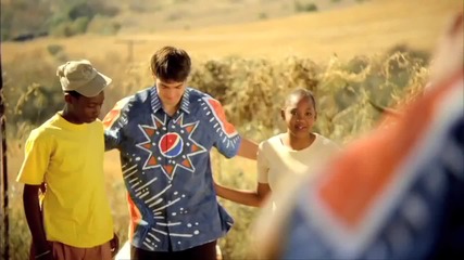 Kaka vs Drogba - Funny Pepsi Commercial 2010