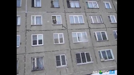 Руснаци скачат от 3 етаж