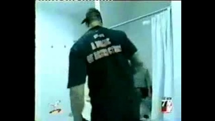 Undertaker kicking David Flairs ass 