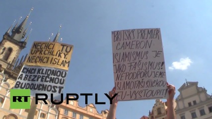 Czech Republic: Scuffles at anti-refugee rally as right-wing speaker detained
