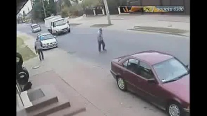 Луд късметлия! Пияният и Господ го пази