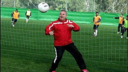 Коко Динев показва футболни умения и коментира победата на Локо Пд